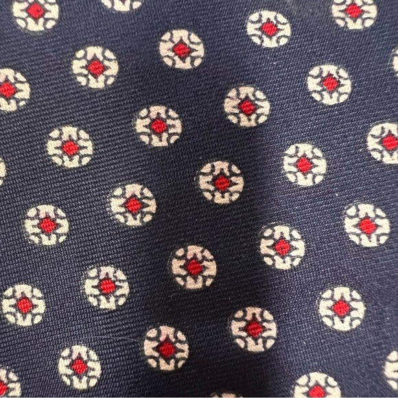 Vintage 1980s Brooks Brothers all silk tie in navy blue with white & red pattern - Picture 2 of 5